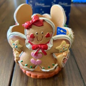 Yankee Candle Gingerbread Man Holder with Red and White Accents
